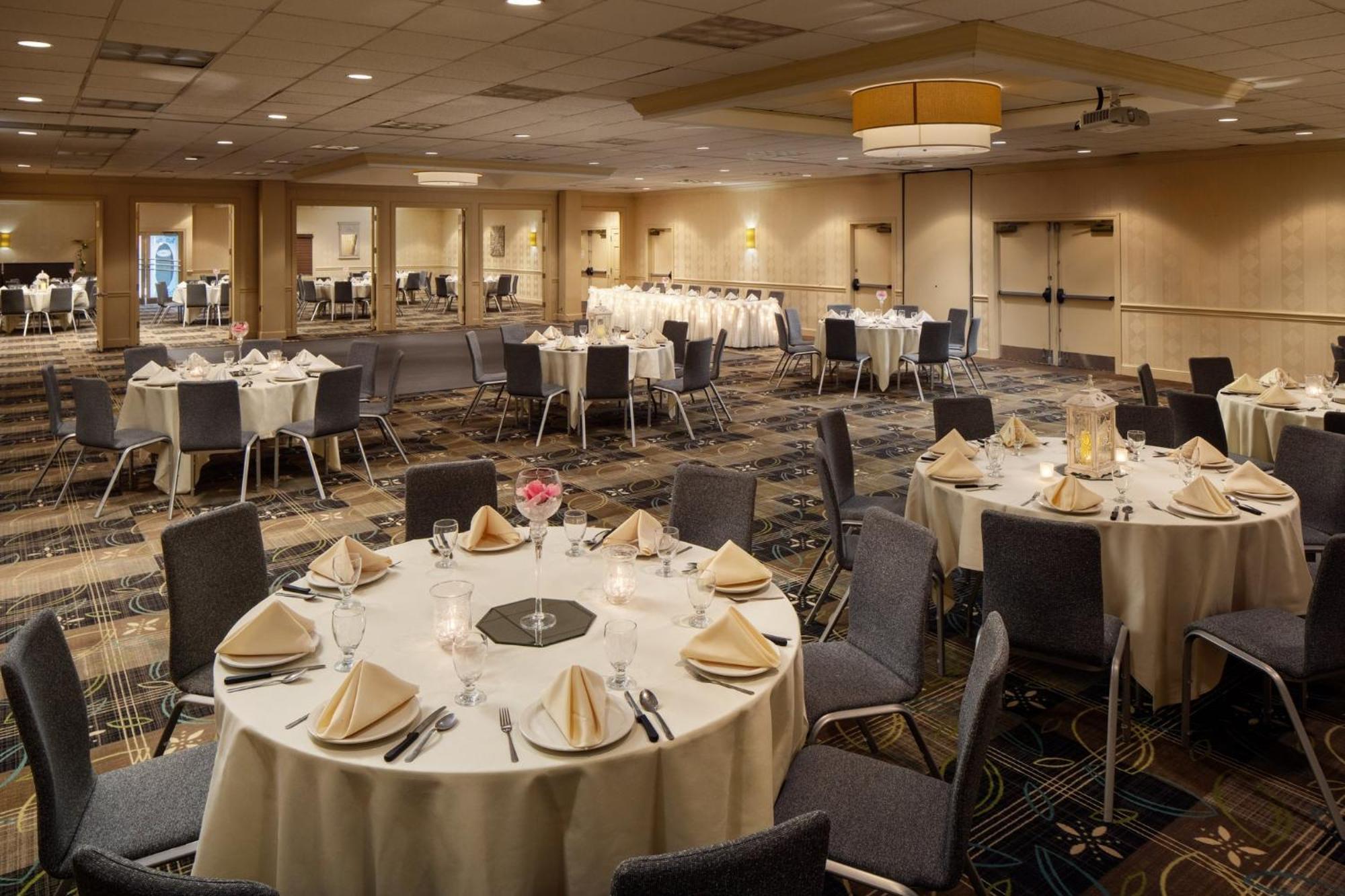 Holiday Inn Weirton-Steubenville Area Esterno foto