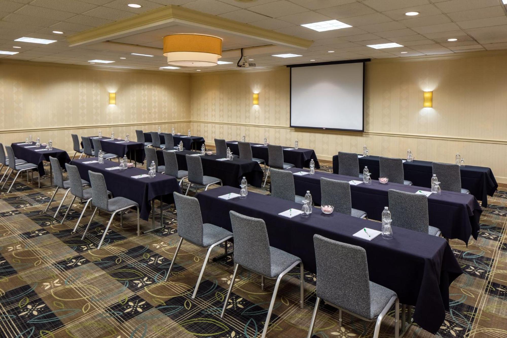 Holiday Inn Weirton-Steubenville Area Esterno foto
