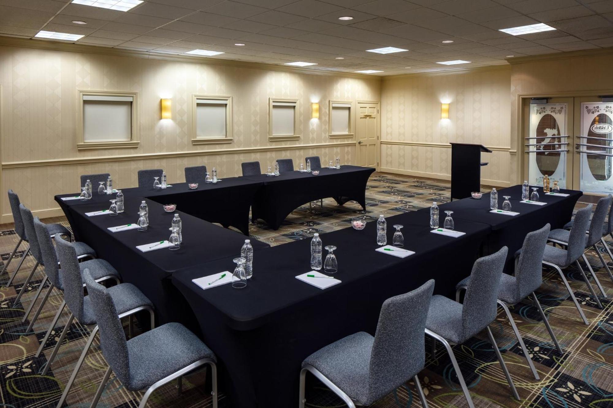 Holiday Inn Weirton-Steubenville Area Esterno foto